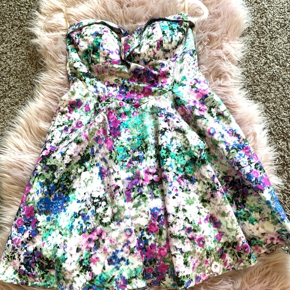 Size 7/medium beautiful pink floral dress - Picture 6 of 7